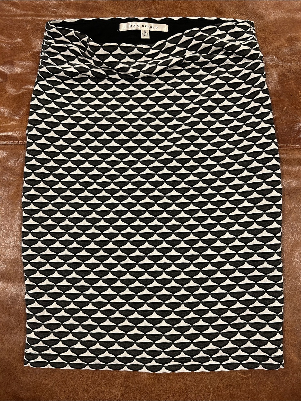 Max Studio Black and White Geometric Knit Pencil Skirt